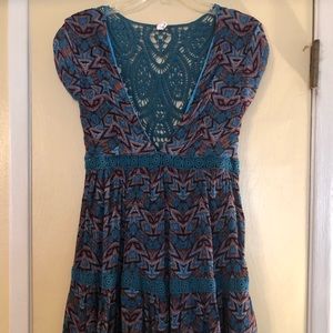 🌺Mini plunge dress with lace back🌺